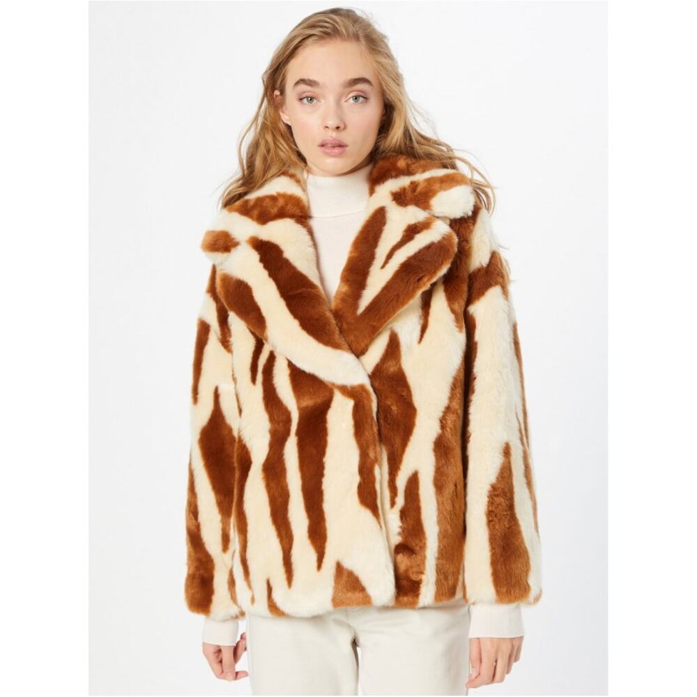 JAKKE Rita Faux Fur Coat in Chestnut Tiger Print 4